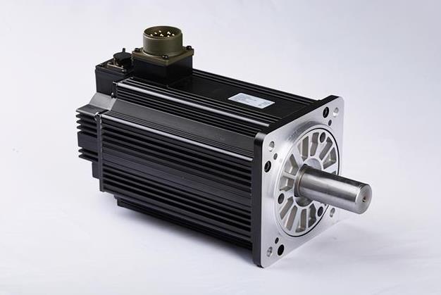 數(shù)控雕刻機(jī)價(jià)格是如何定義的，深藍(lán)機(jī)械讓您買設(shè)備實(shí)惠又高質(zhì)量(圖2)